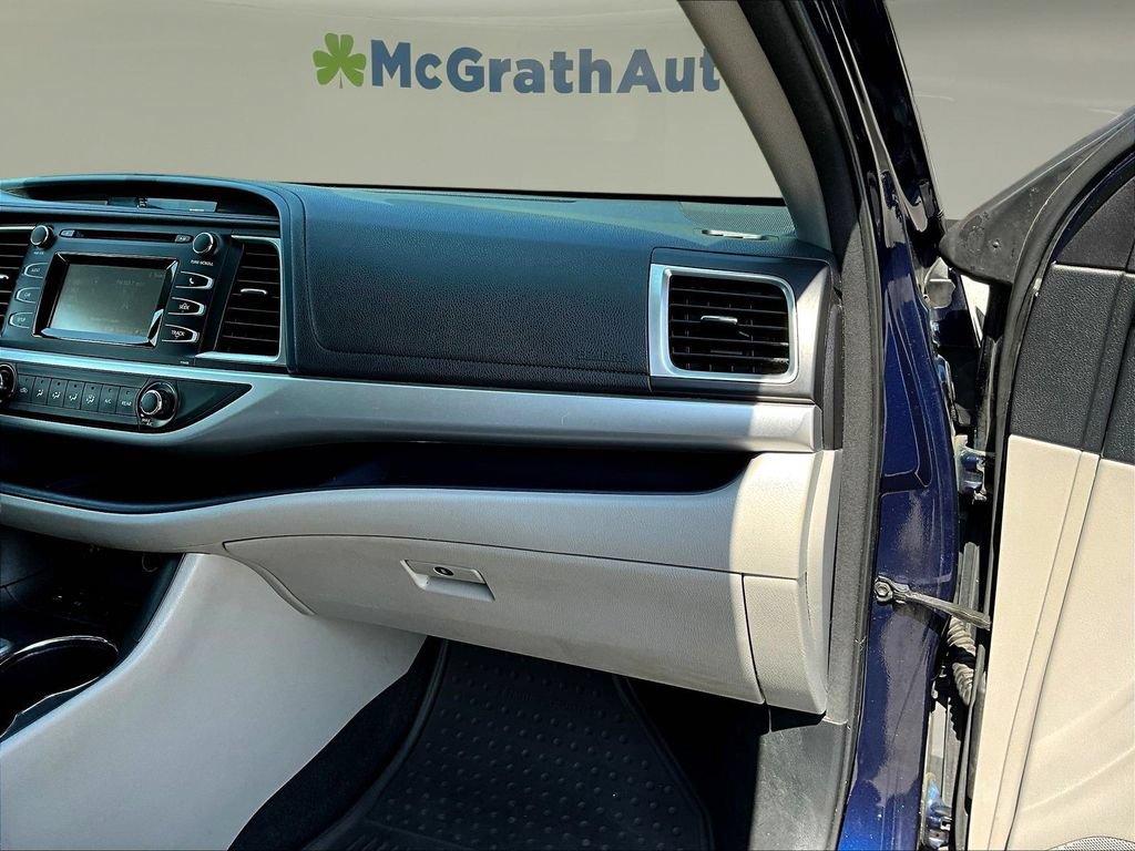 Used 2015 Toyota Highlander LE FWD image 29