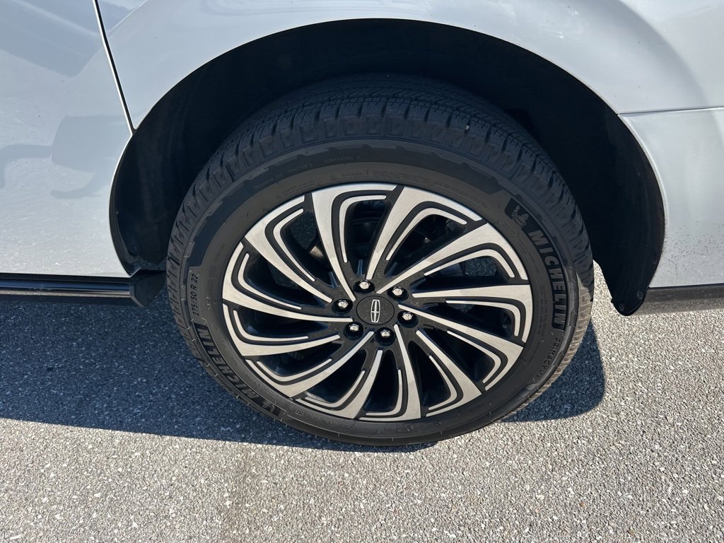 Used 2025 Lincoln Navigator L Black Label image 15