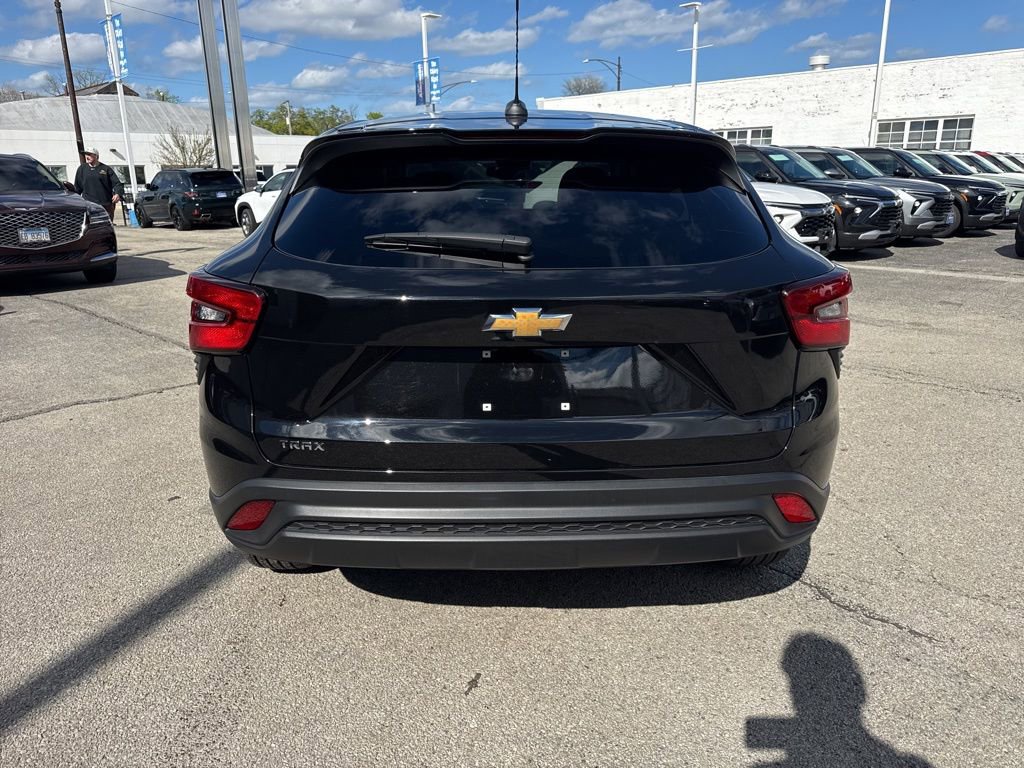 Used 2025 Chevrolet Trax LS FWD image 6