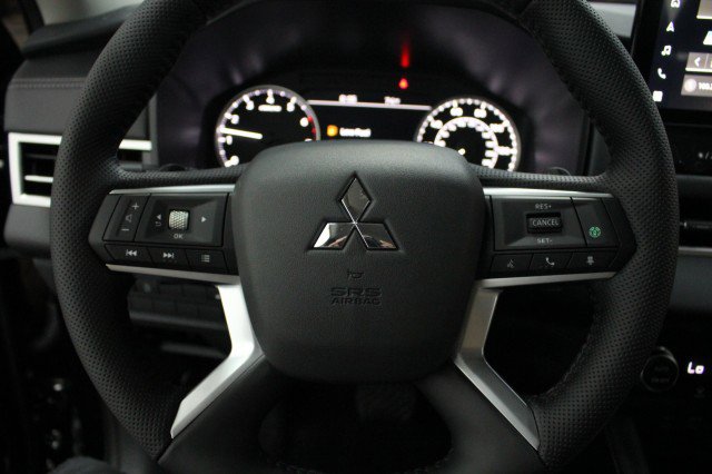 New 2026 Mitsubishi Outlander SE image 8