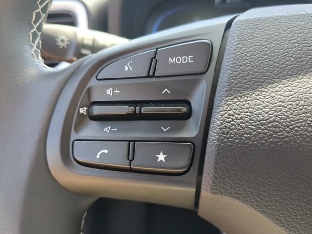 Used 2025 Hyundai Venue Limited FWD image 29
