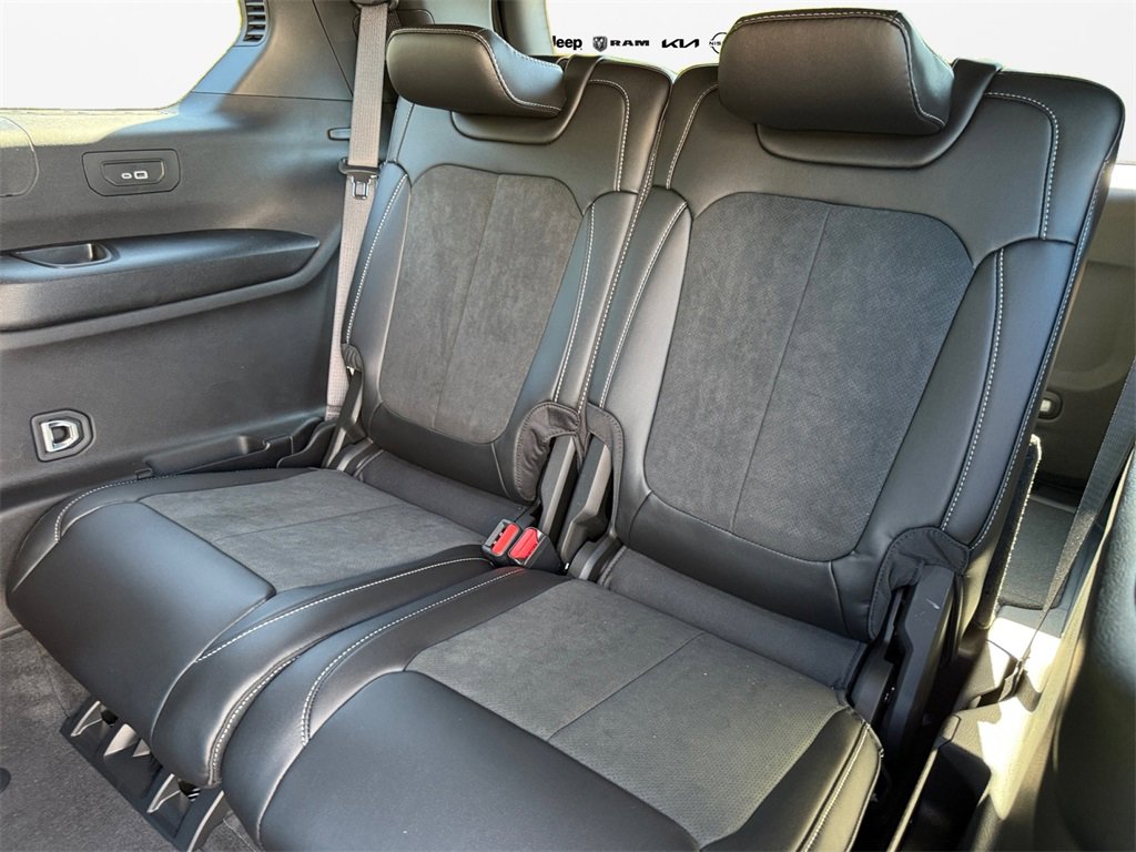 New 2025 Jeep Grand Cherokee L Altitude image 16