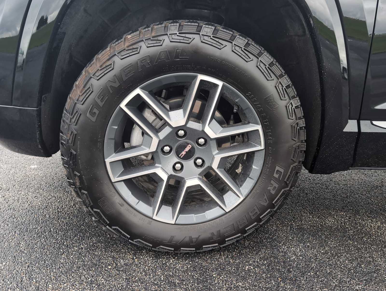 Used 2026 GMC Terrain AT4 AWD/4WD image 32