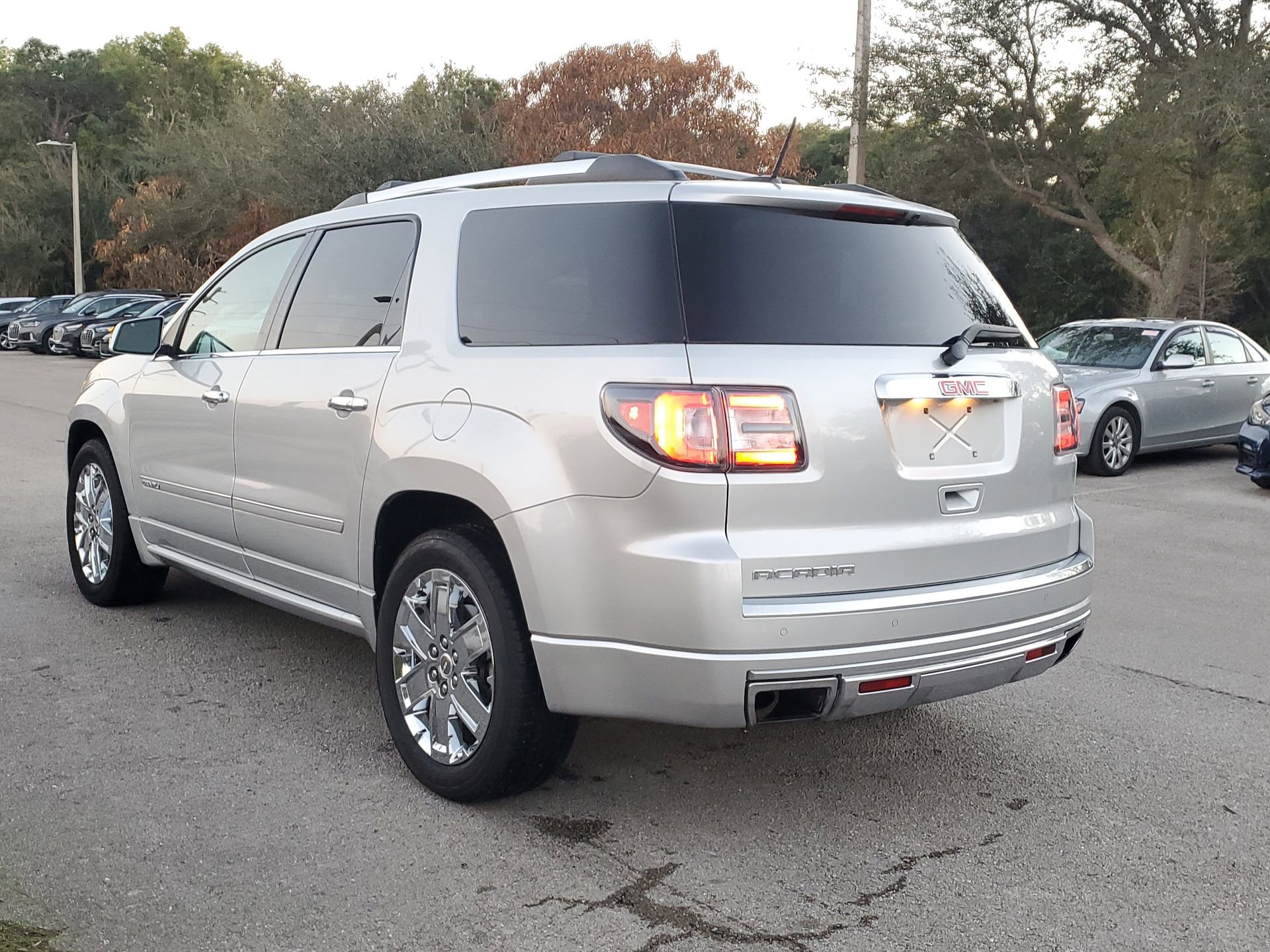 Used 2016 GMC Acadia Denali image 4