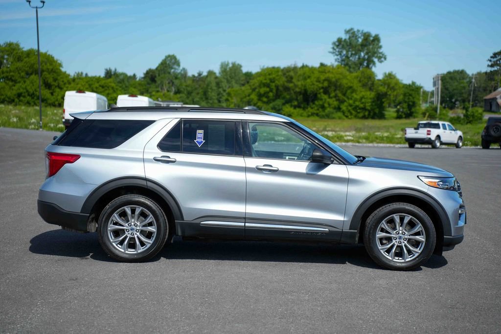 Used 2023 Ford Explorer XLT w/ Equipment Group 202A AWD/4WD image 4