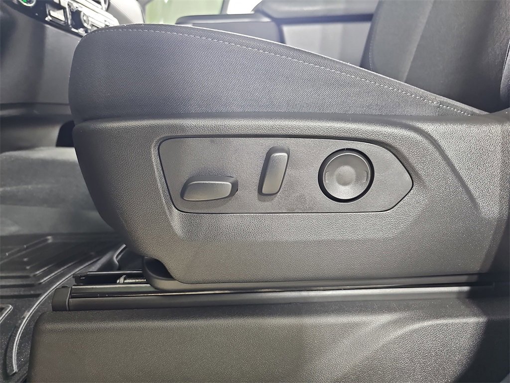 Certified 2025 Chevrolet Silverado 1500 LT image 35