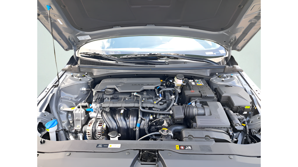 Used 2026 Hyundai Elantra SE FWD image 26