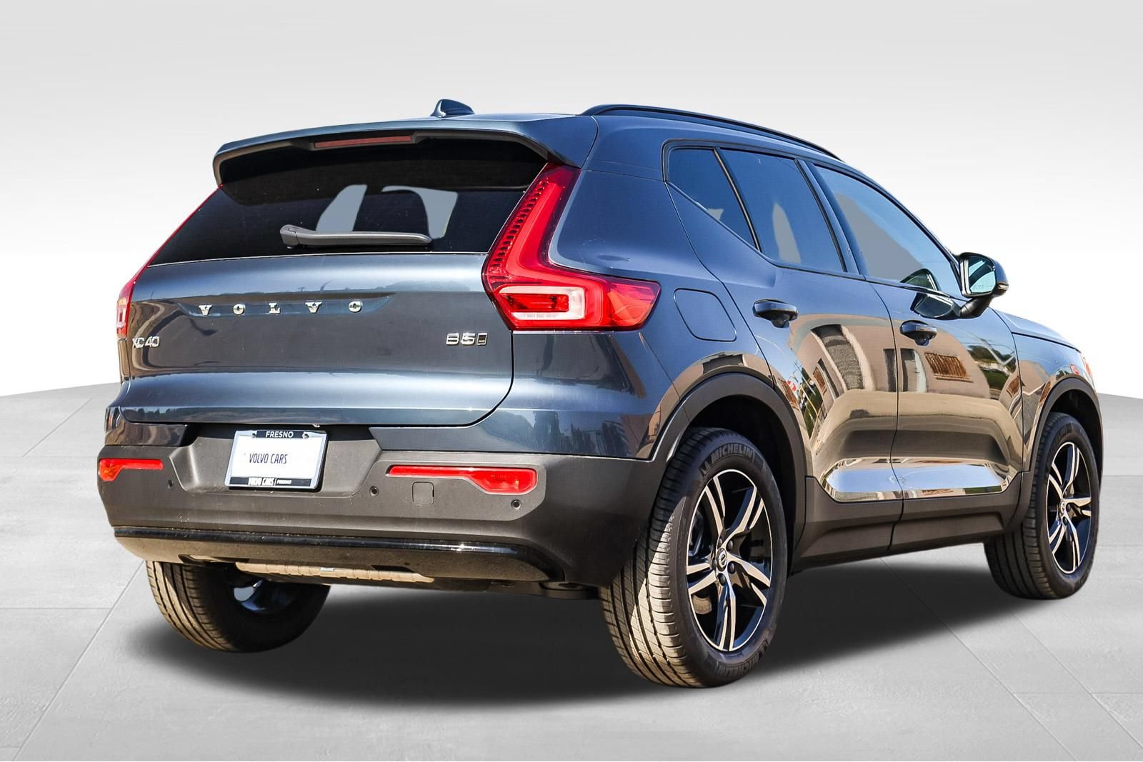 Used 2026 Volvo XC40 B5 Core AWD/4WD image 6