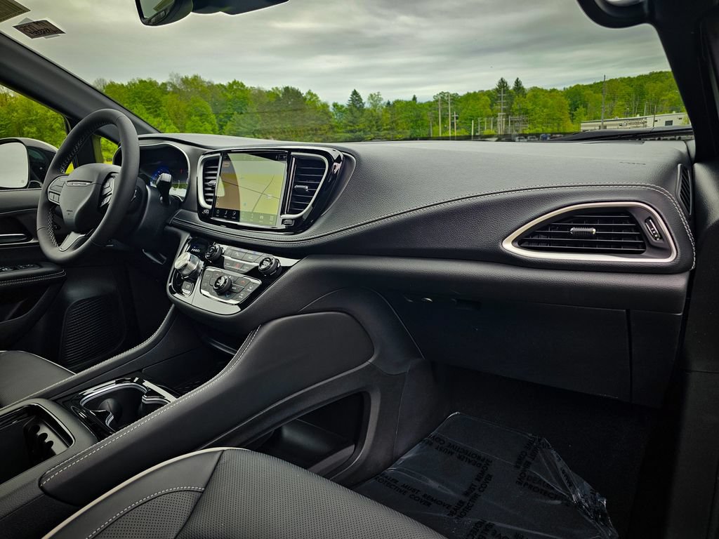 New 2027 Chrysler Pacifica Limited AWD/4WD image 41