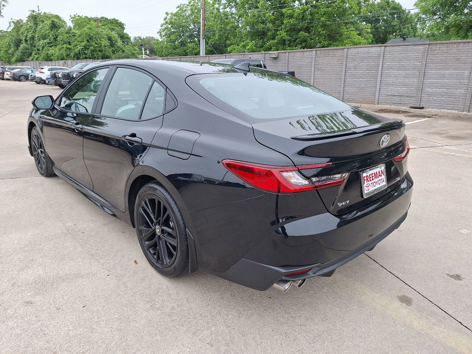 Used 2025 Toyota Camry SE FWD image 4
