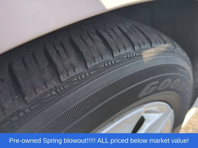 Used 2025 Chevrolet Malibu LT FWD image 9