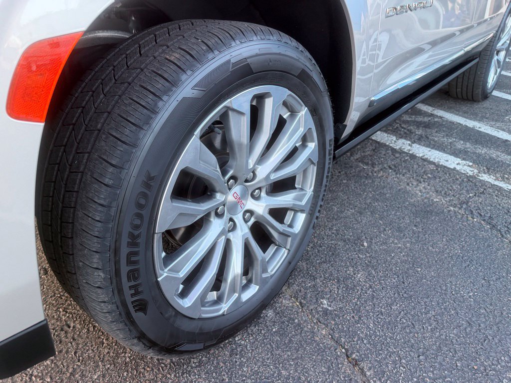 Used 2022 GMC Yukon Denali RWD image 11