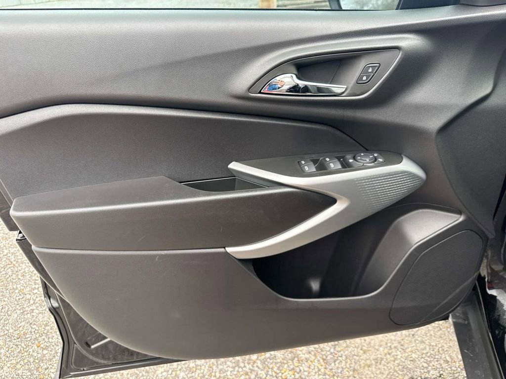 New 2026 Chevrolet Trax LS w/ LS Convenience Package image 18