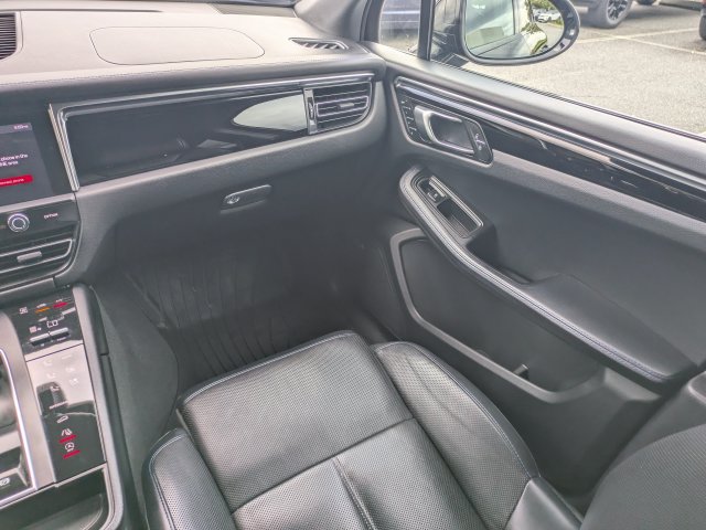 Used 2023 Porsche Macan AWD/4WD image 17
