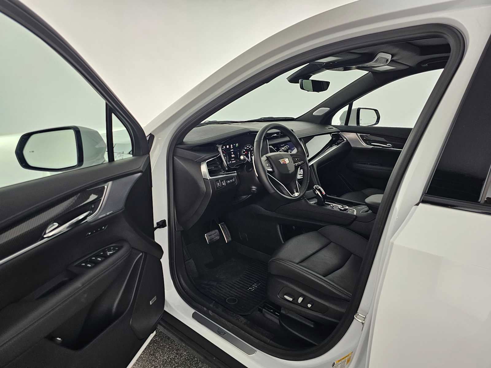 Used 2025 Cadillac XT6 Sport w/ LPO, Onyx Lite Package AWD/4WD image 21