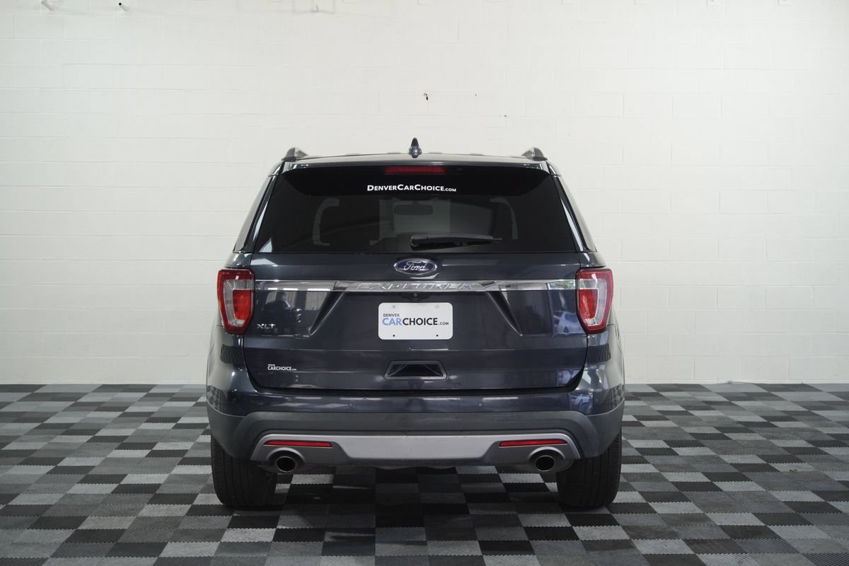 Used 2017 Ford Explorer XLT w/ Equipment Group 202A FWD image 4