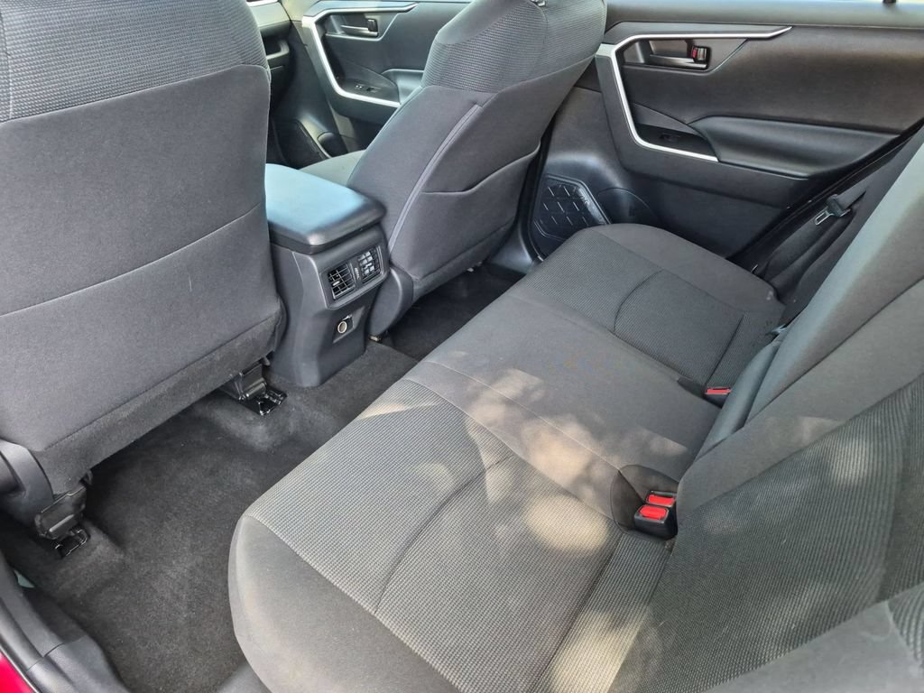 Used 2021 Toyota RAV4 LE AWD/4WD image 27