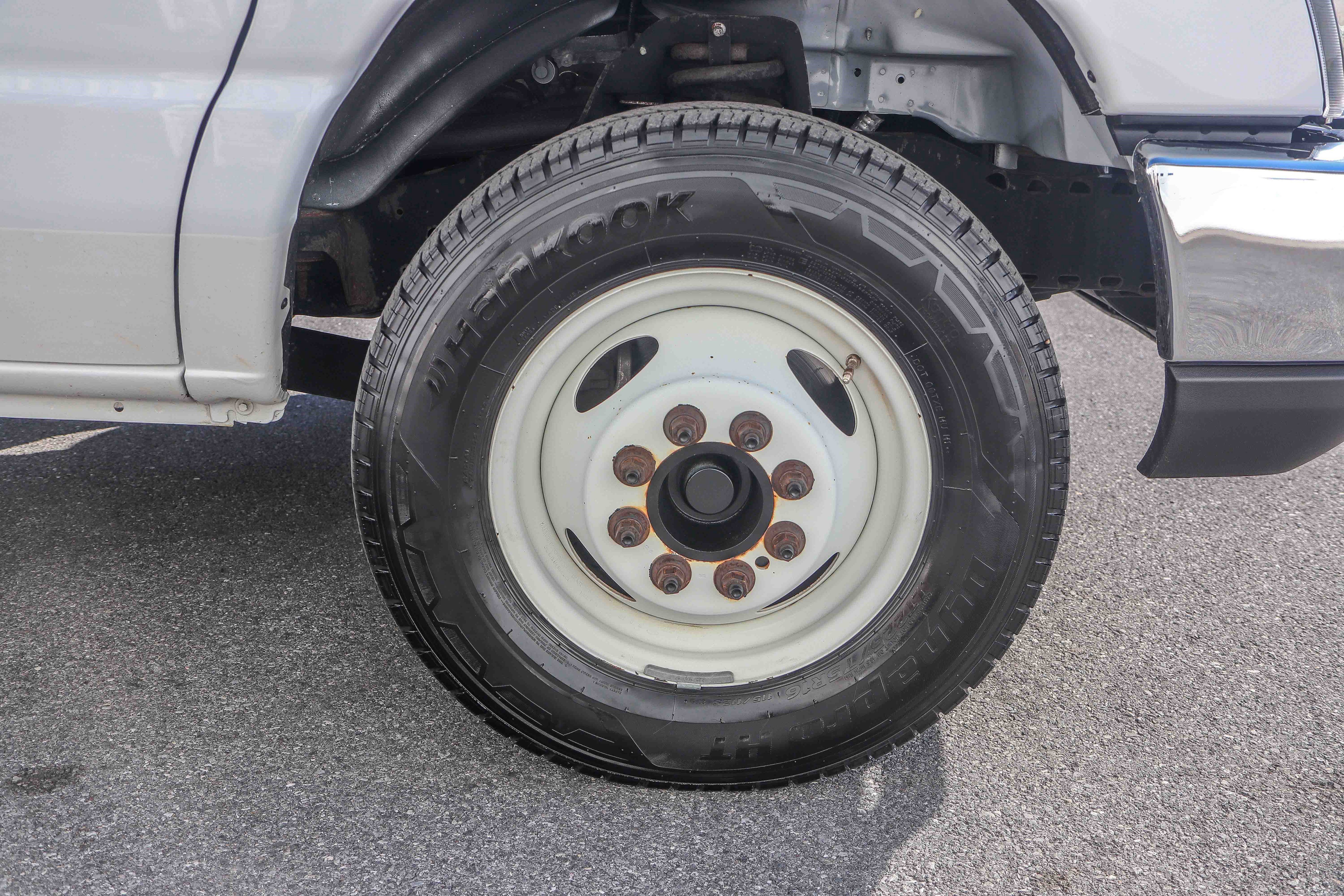 Used 2019 Ford E-350 and Econoline 350 Super Duty w/ Power Windows & Locks Group RWD image 24