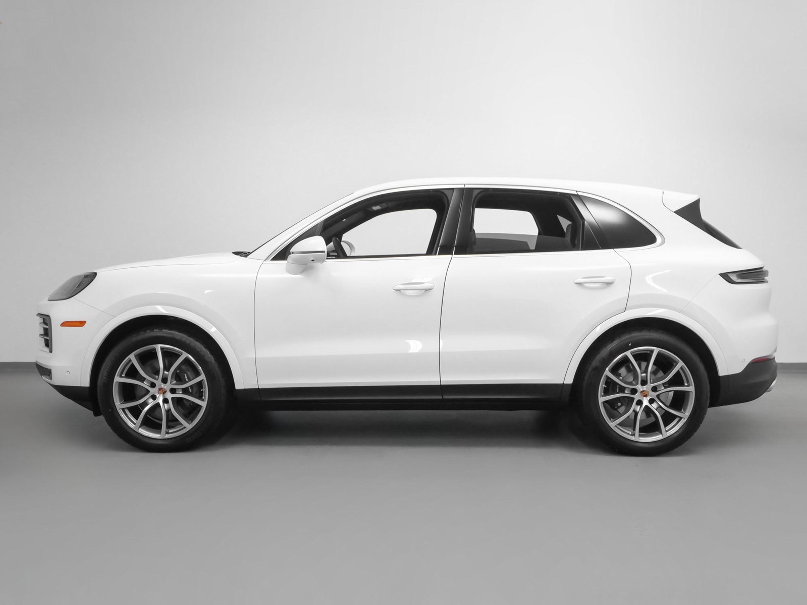 Used 2025 Porsche Cayenne image 2