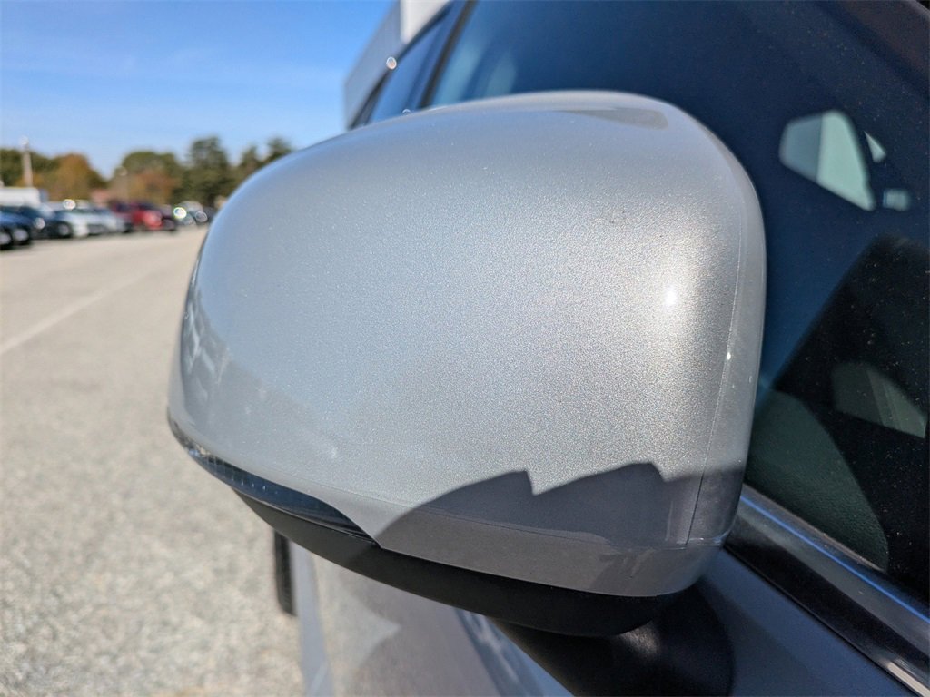 Certified 2025 Volvo XC40 B5 Core image 12