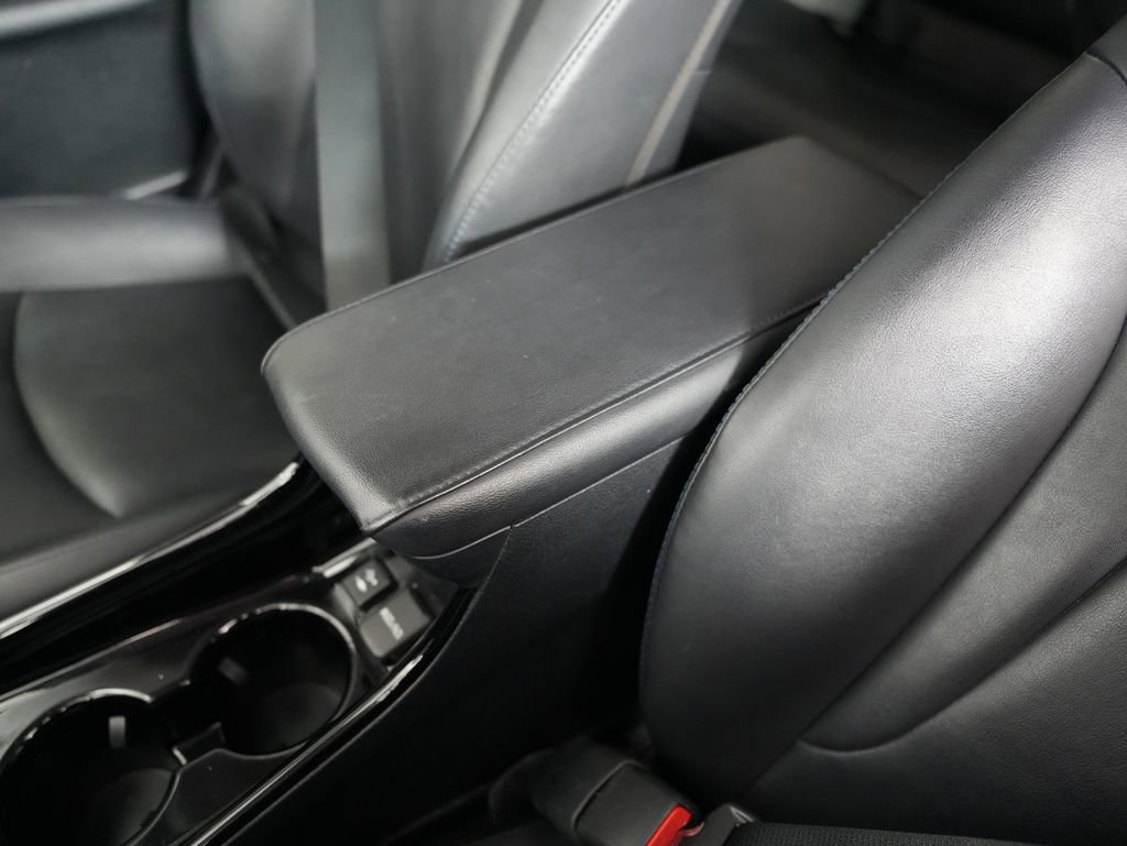 Used 2020 Toyota Prius Limited FWD image 30