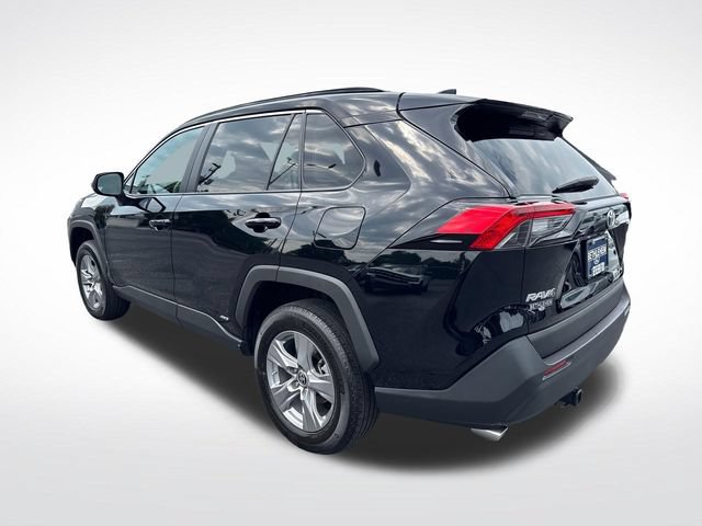 Used 2022 Toyota RAV4 LE AWD/4WD image 3