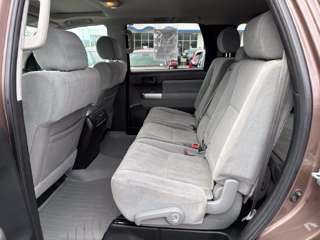 Used 2018 Toyota Sequoia SR5 w/ Carpet Mat Package AWD/4WD image 14