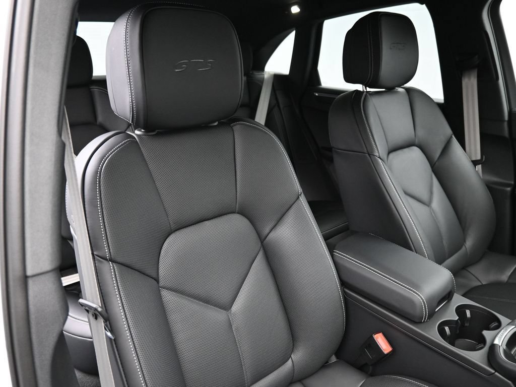Certified 2025 Porsche Macan GTS AWD/4WD image 19