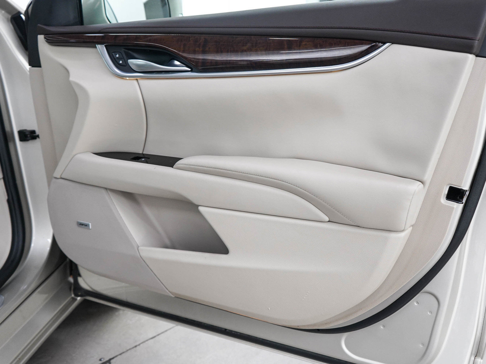 Used 2013 Cadillac XTS Premium FWD image 9