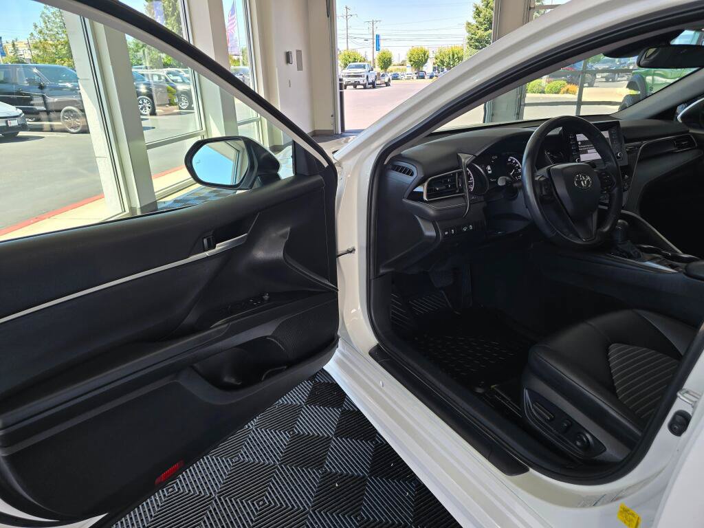Used 2023 Toyota Camry SE AWD/4WD image 32