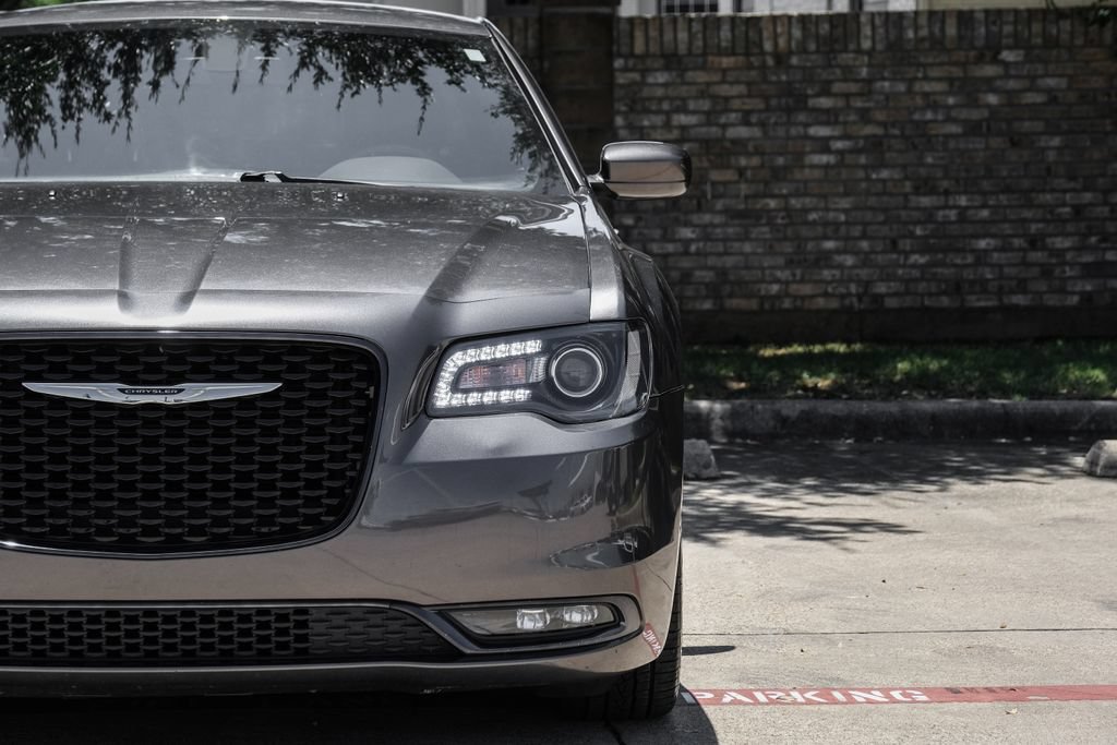 Used 2019 Chrysler 300 S RWD image 61