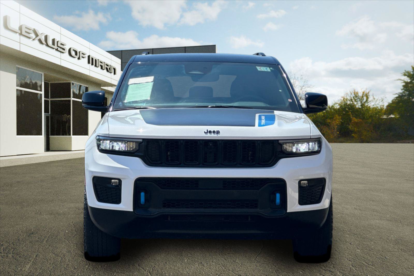 Used 2023 Jeep Grand Cherokee Trailhawk AWD/4WD image 4