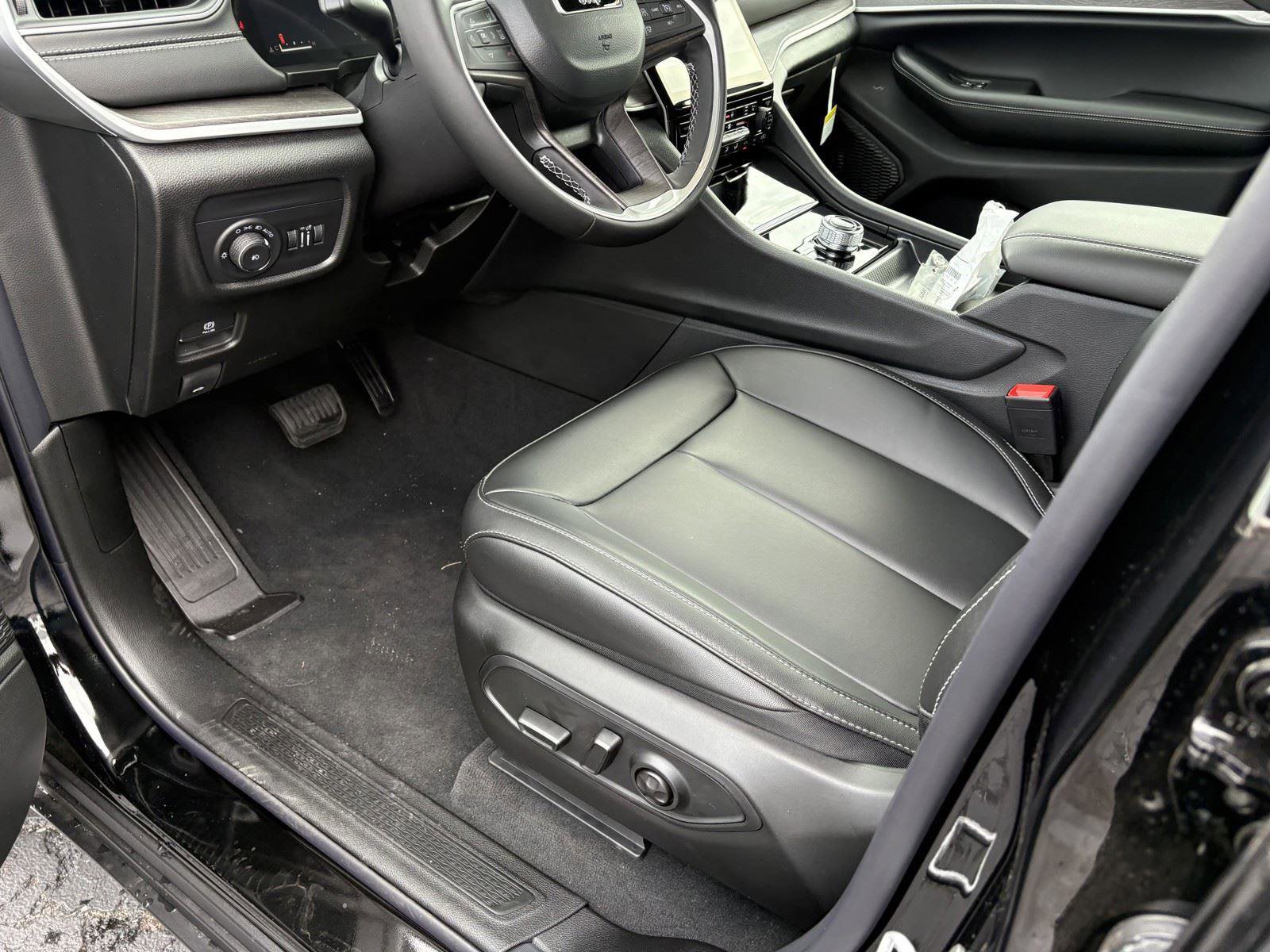 New 2025 Jeep Grand Cherokee L Limited w/ Trailer Tow Package image 15