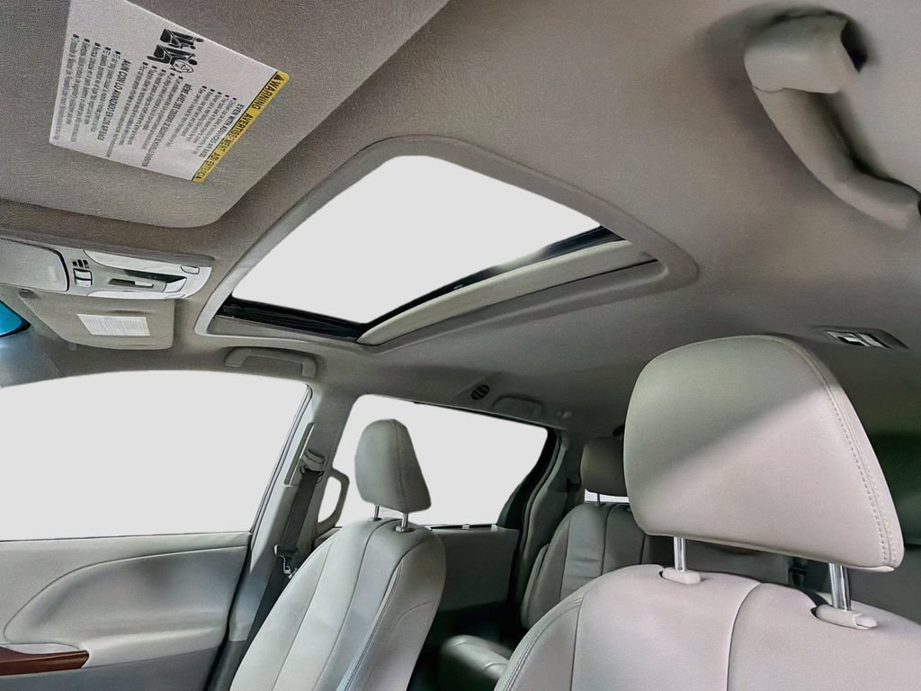 Used 2014 Toyota Sienna XLE FWD image 23