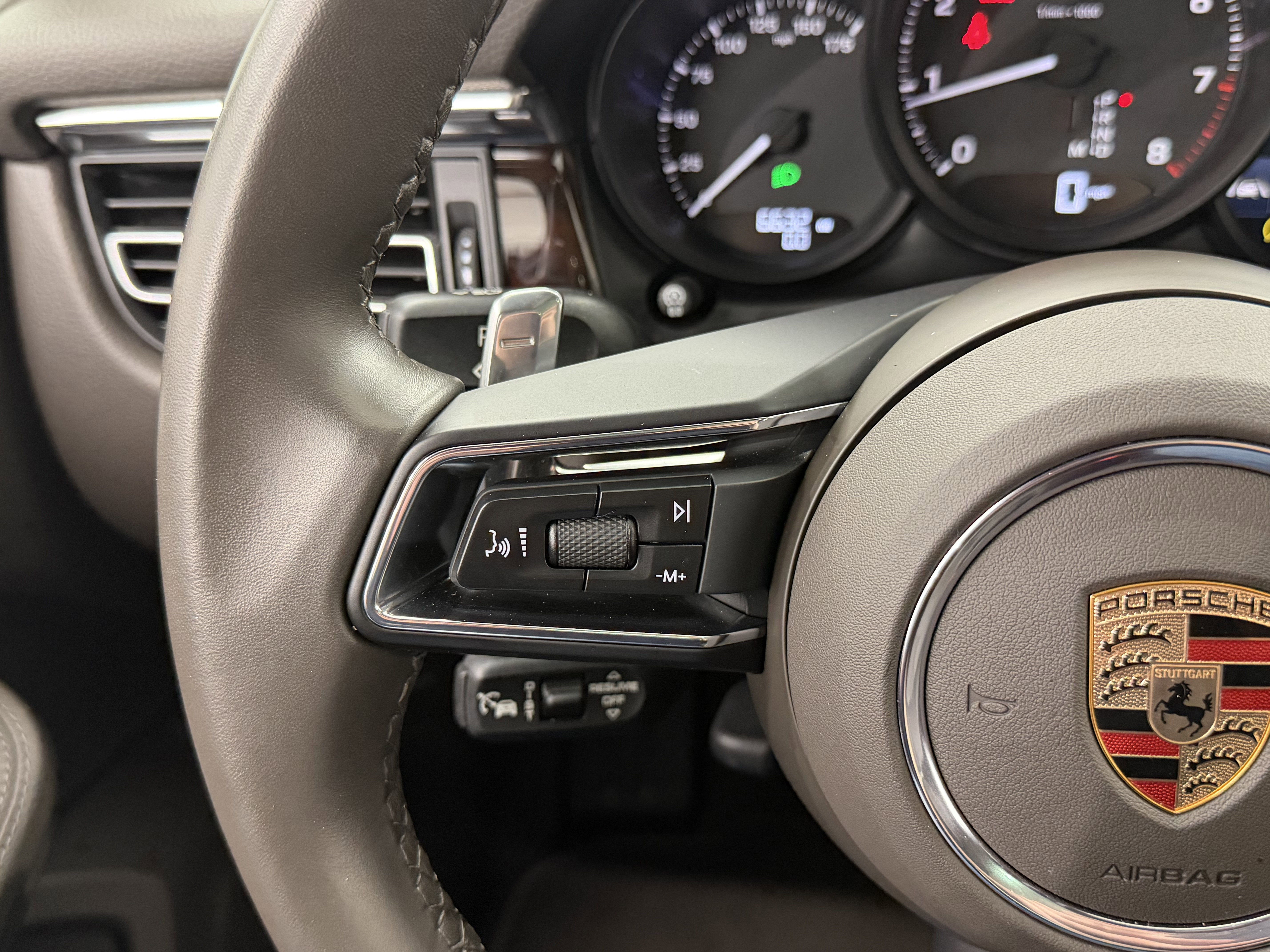 Certified 2025 Porsche Macan image 45