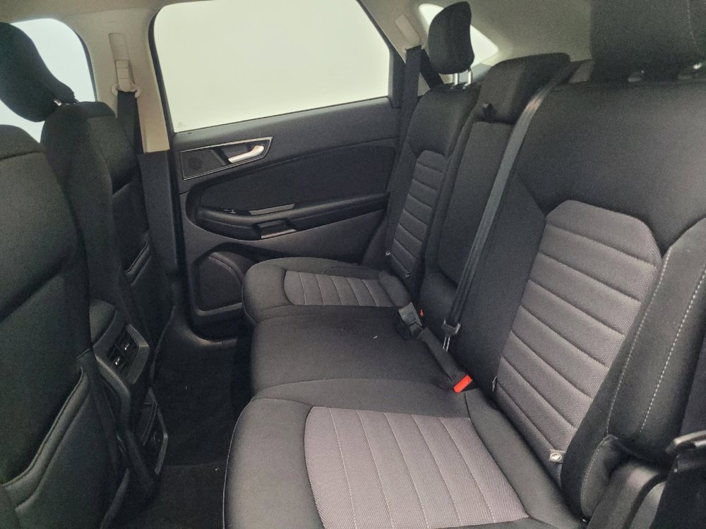 Used 2019 Ford Edge SE image 18