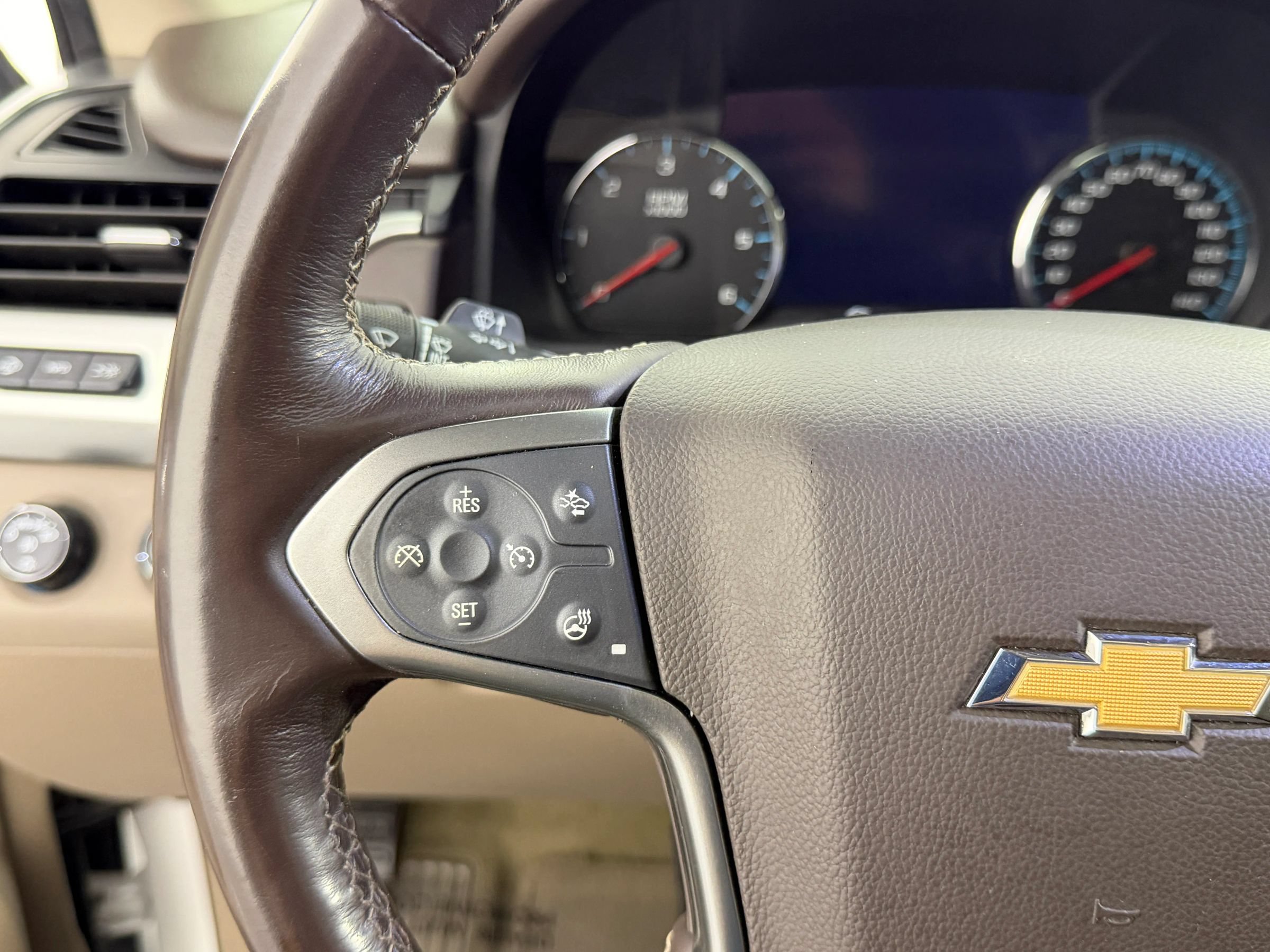 Used 2018 Chevrolet Suburban Premier AWD/4WD image 26