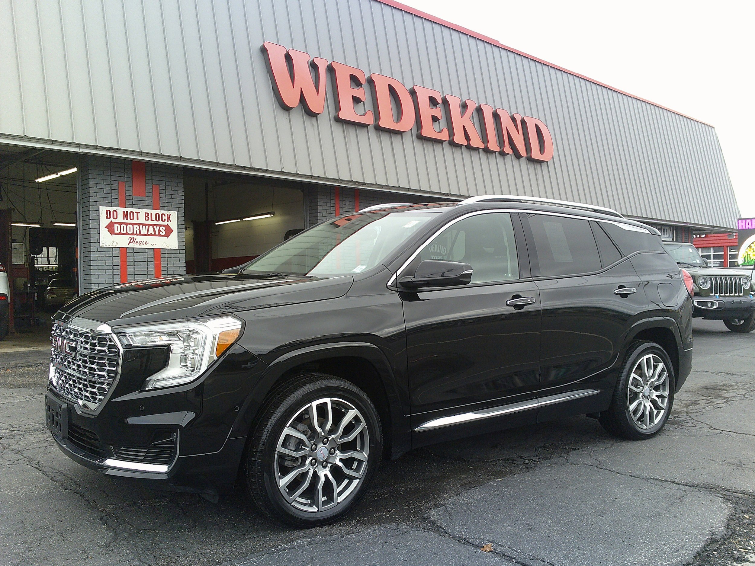 Used 2024 GMC Terrain Denali w/ Denali Premium Package