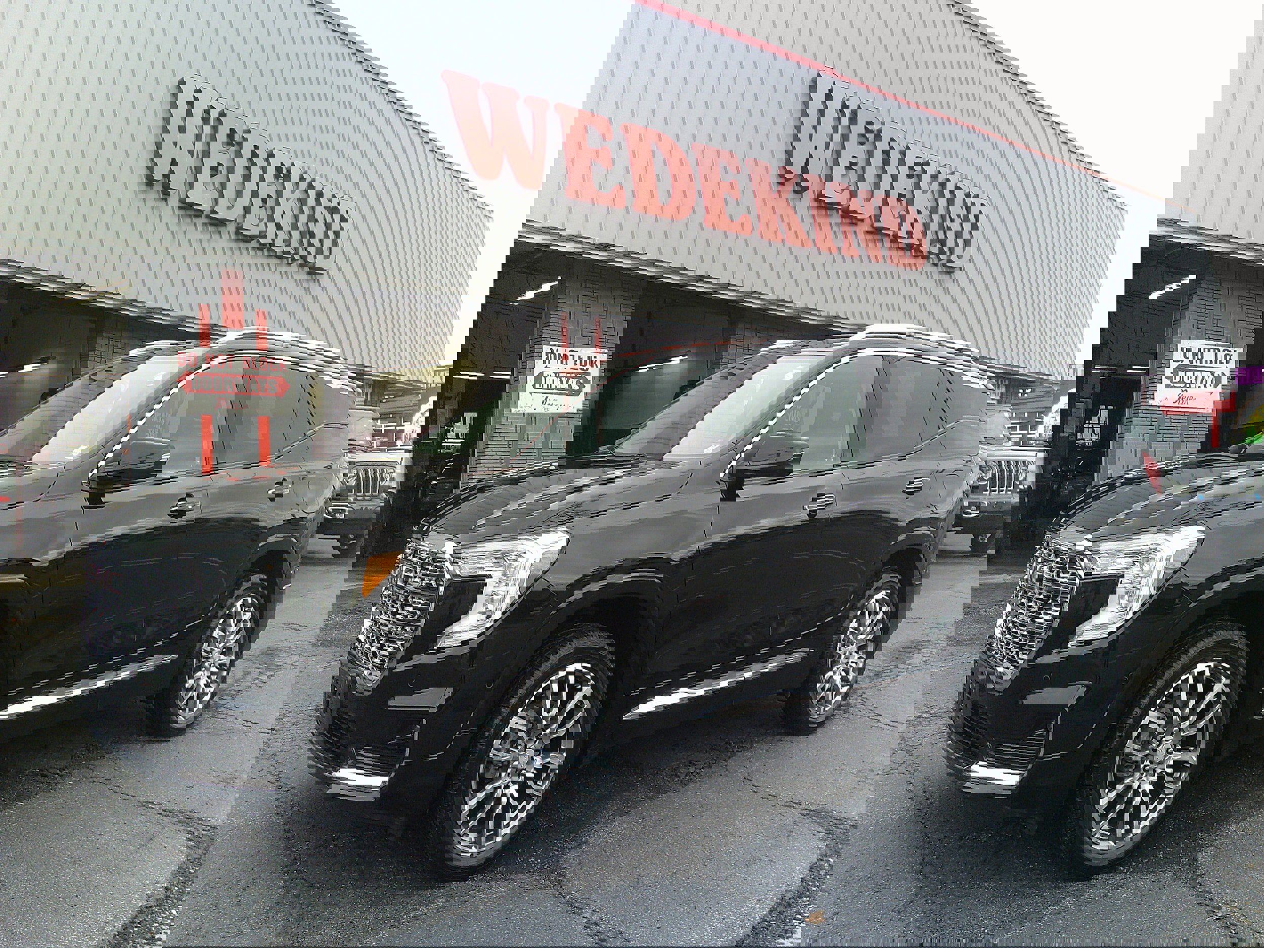 Used 2024 GMC Terrain Denali w/ Denali Premium Package image 1