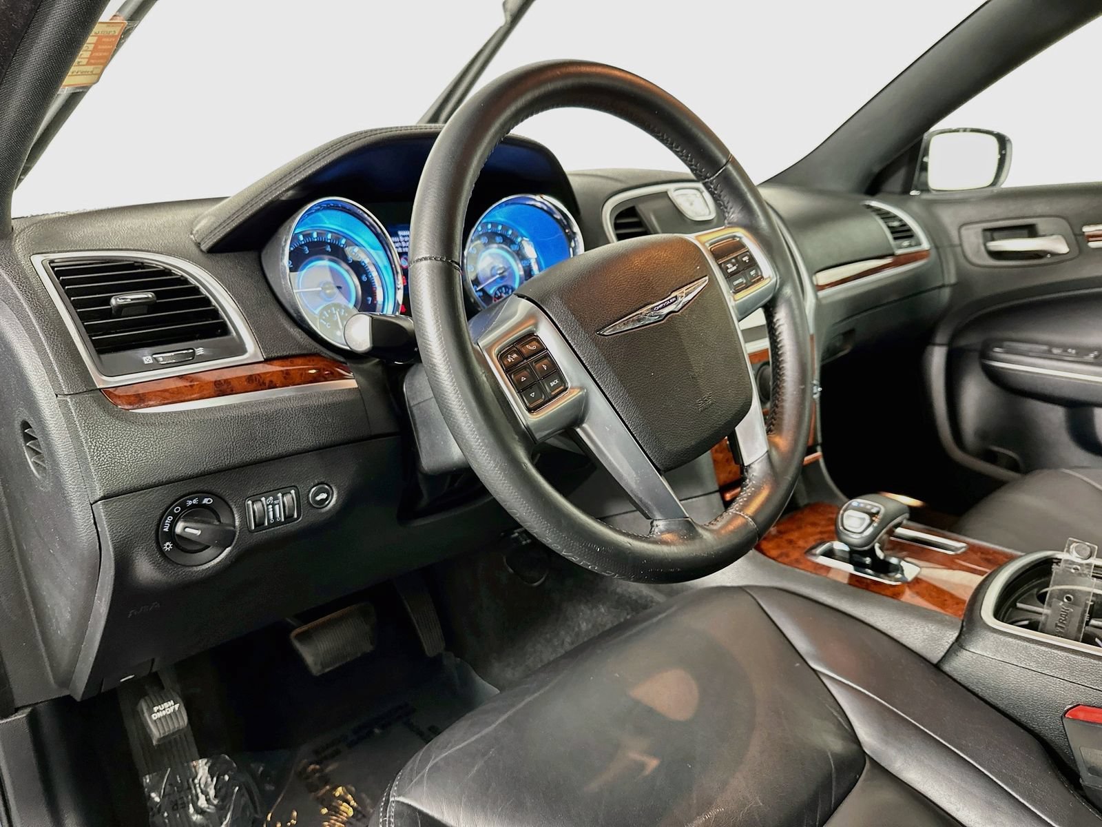 Used 2013 Chrysler 300 RWD image 10