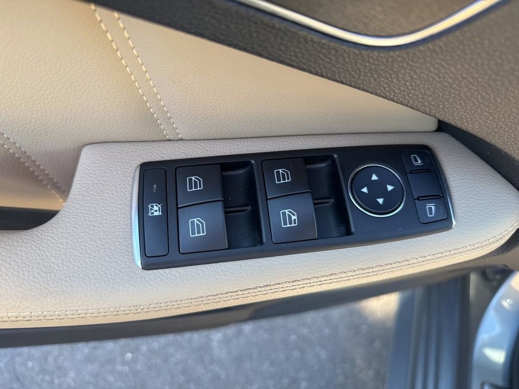 Used 2012 Mercedes-Benz E 350 4MATIC Sedan image 36