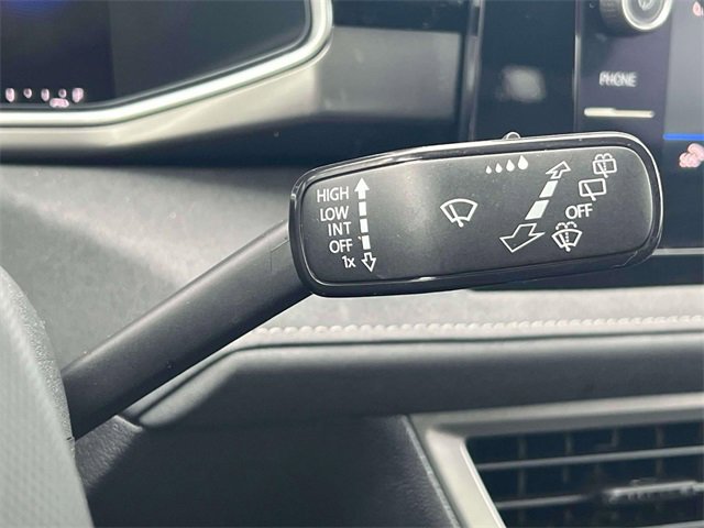 Used 2025 Volkswagen Taos SE image 25