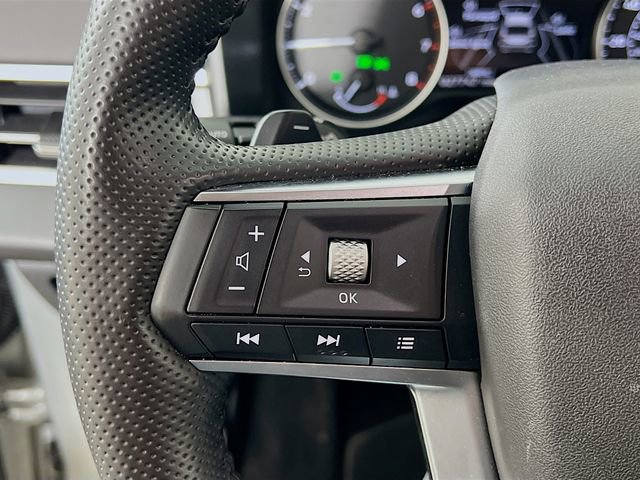 Used 2025 Mitsubishi Outlander SE image 13