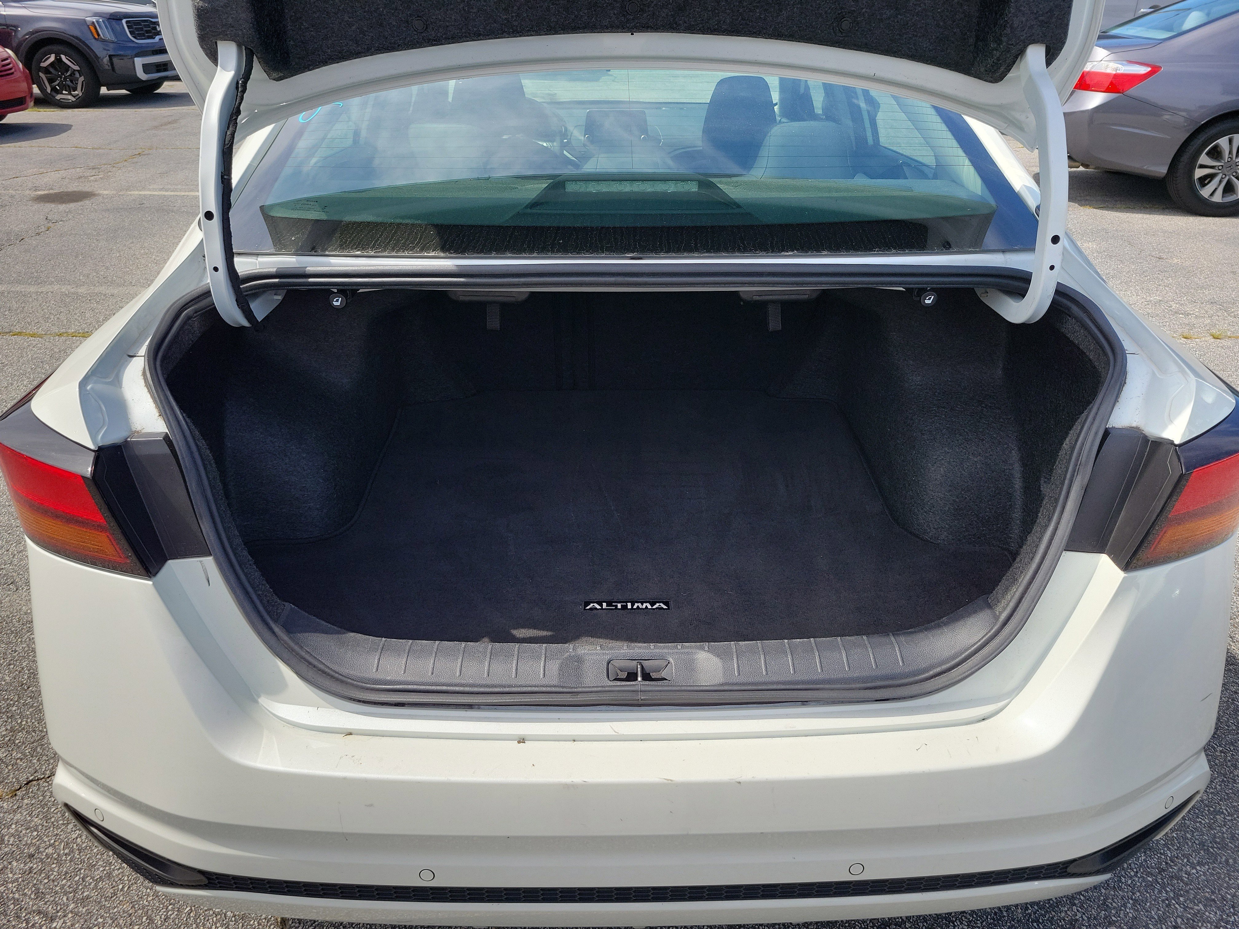 Used 2025 Nissan Altima 2.5 SV FWD image 9