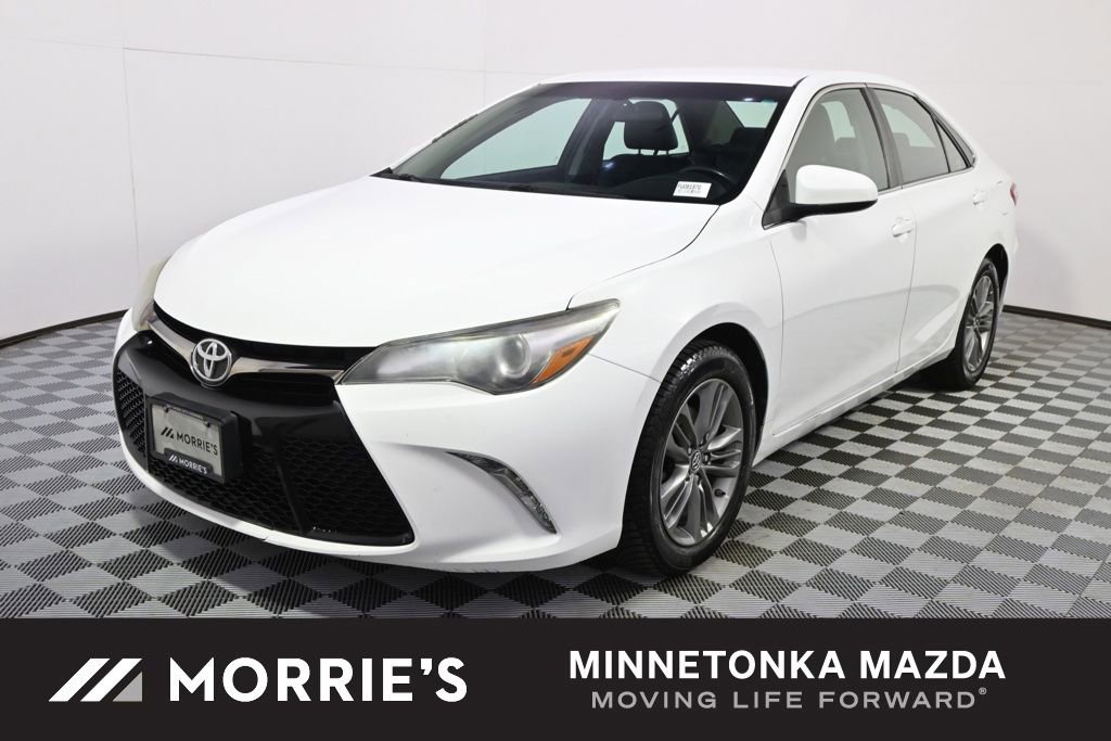 Used 2015 Toyota Camry SE FWD image 1