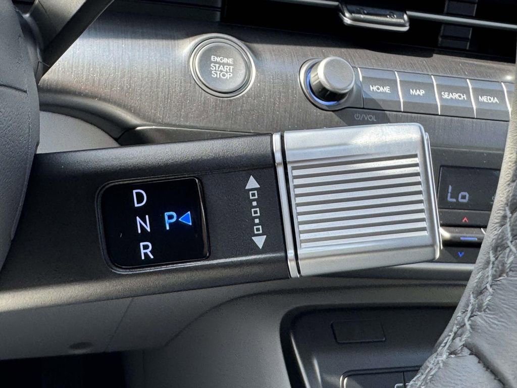 Used 2025 Hyundai Kona Limited image 24