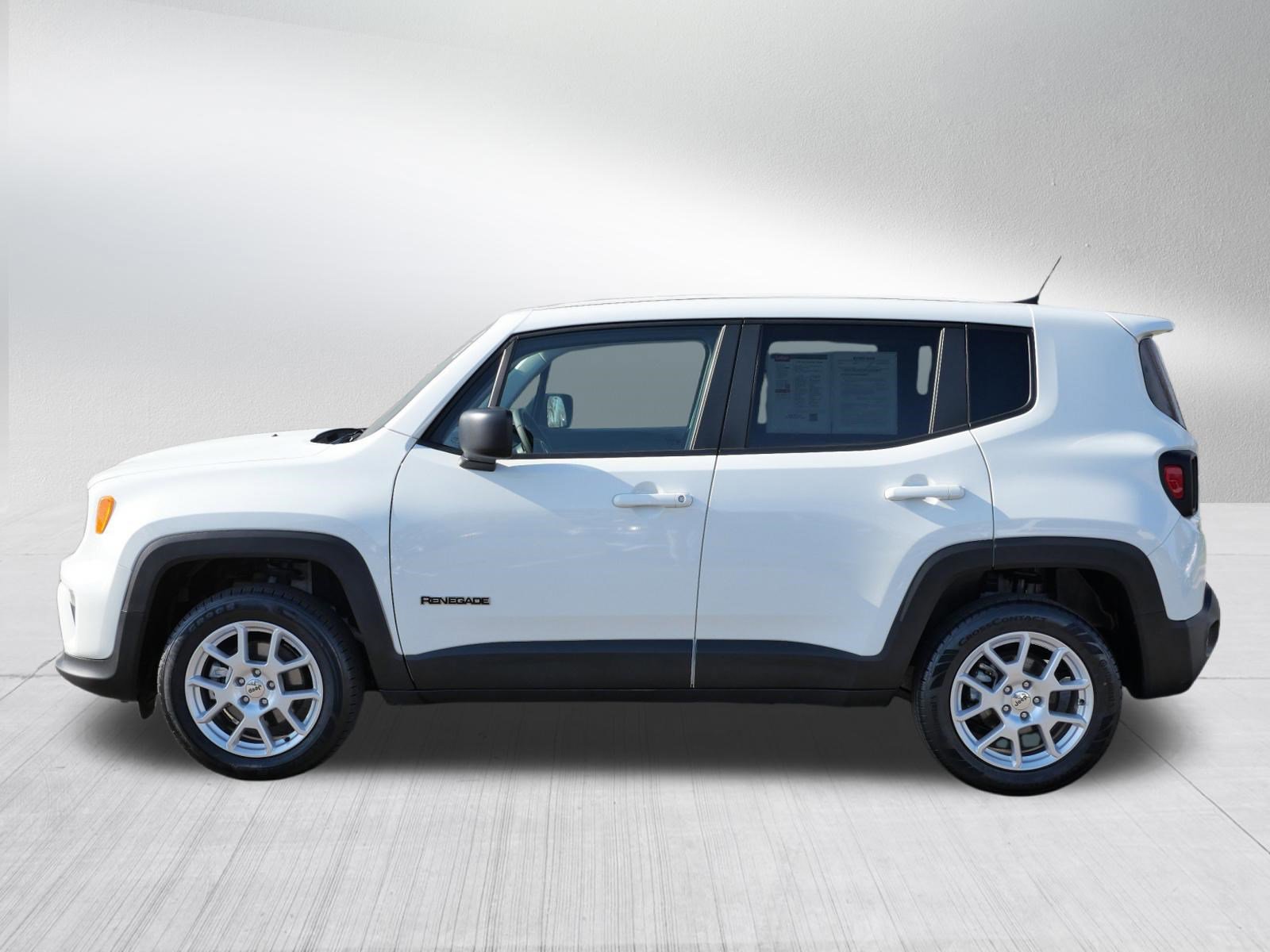 Used 2023 Jeep Renegade Latitude AWD/4WD image 4