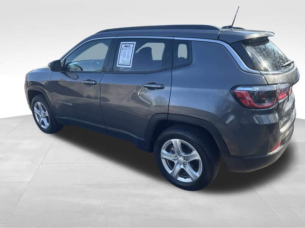 Used 2024 Jeep Compass Latitude image 23