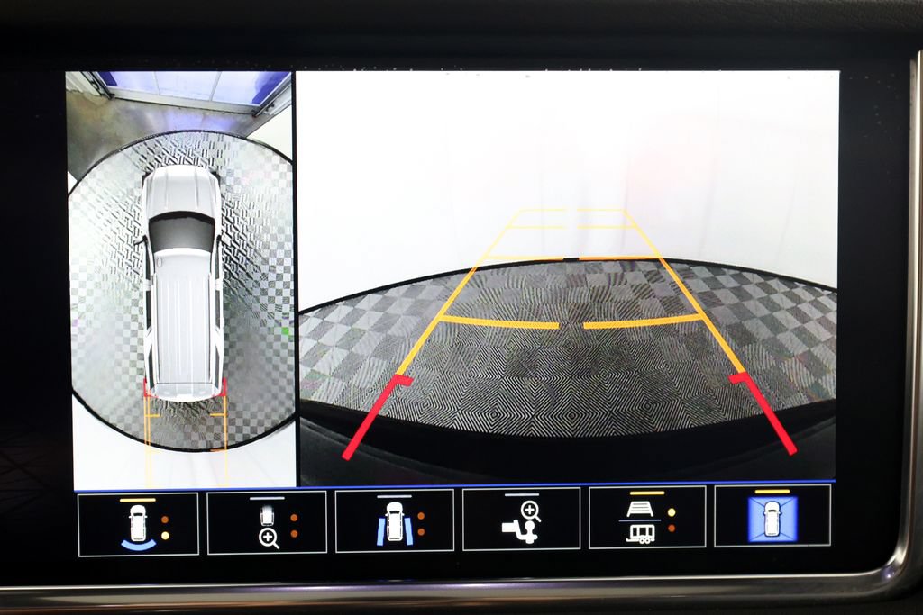 Used 2024 GMC Yukon Denali RWD image 32
