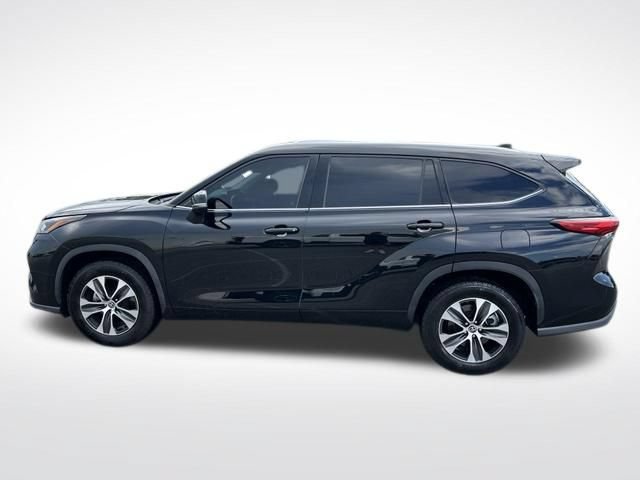 Used 2021 Toyota Highlander XLE FWD image 4
